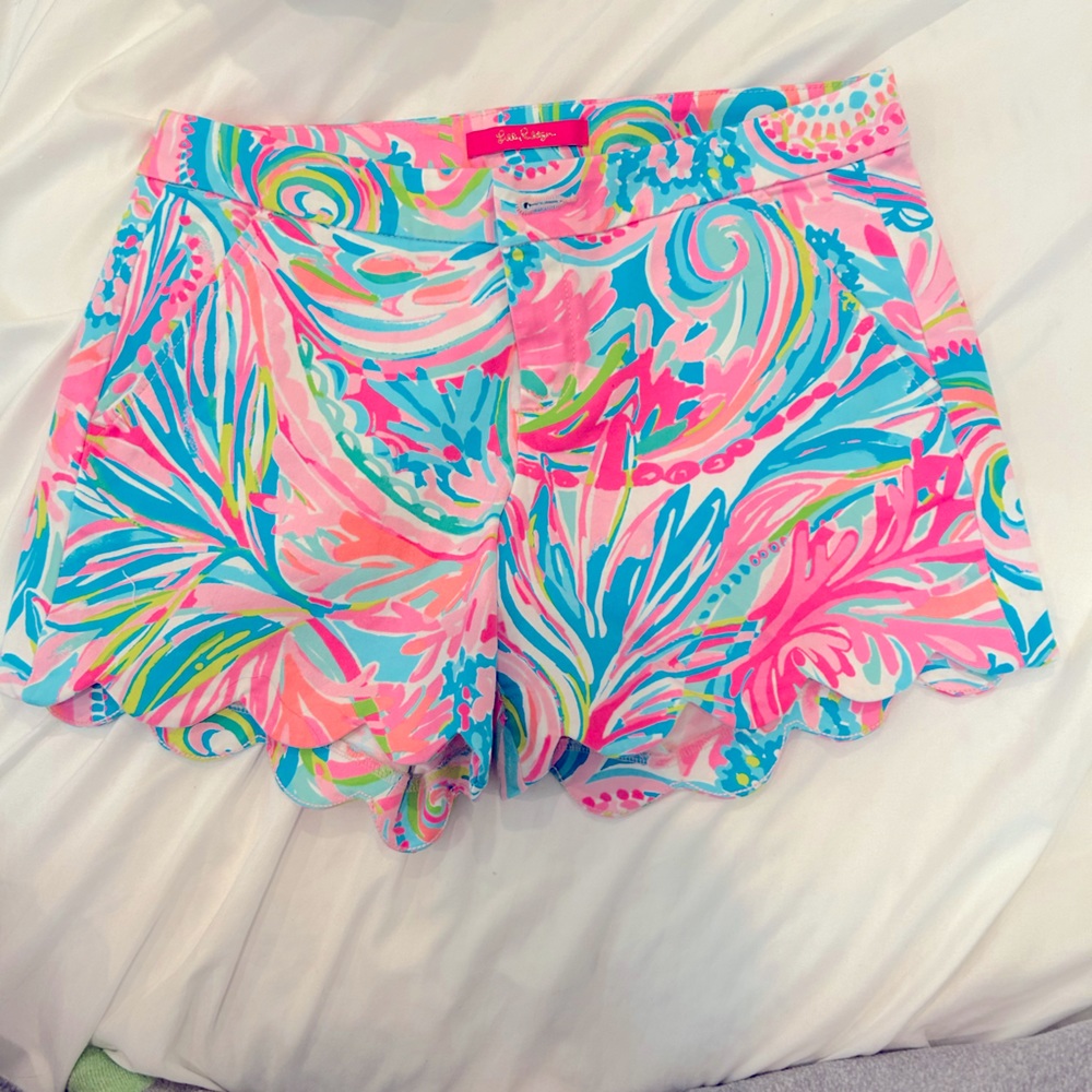 Lilly Pulitzer scalloped shorts size 4